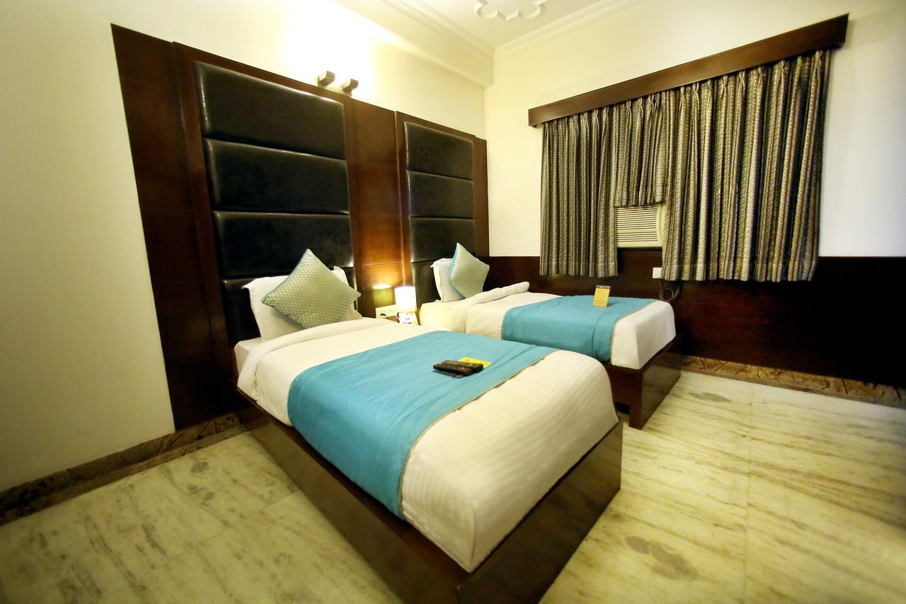Hotel Aero Star Near Delhi Airport Нью-Дели Экстерьер фото